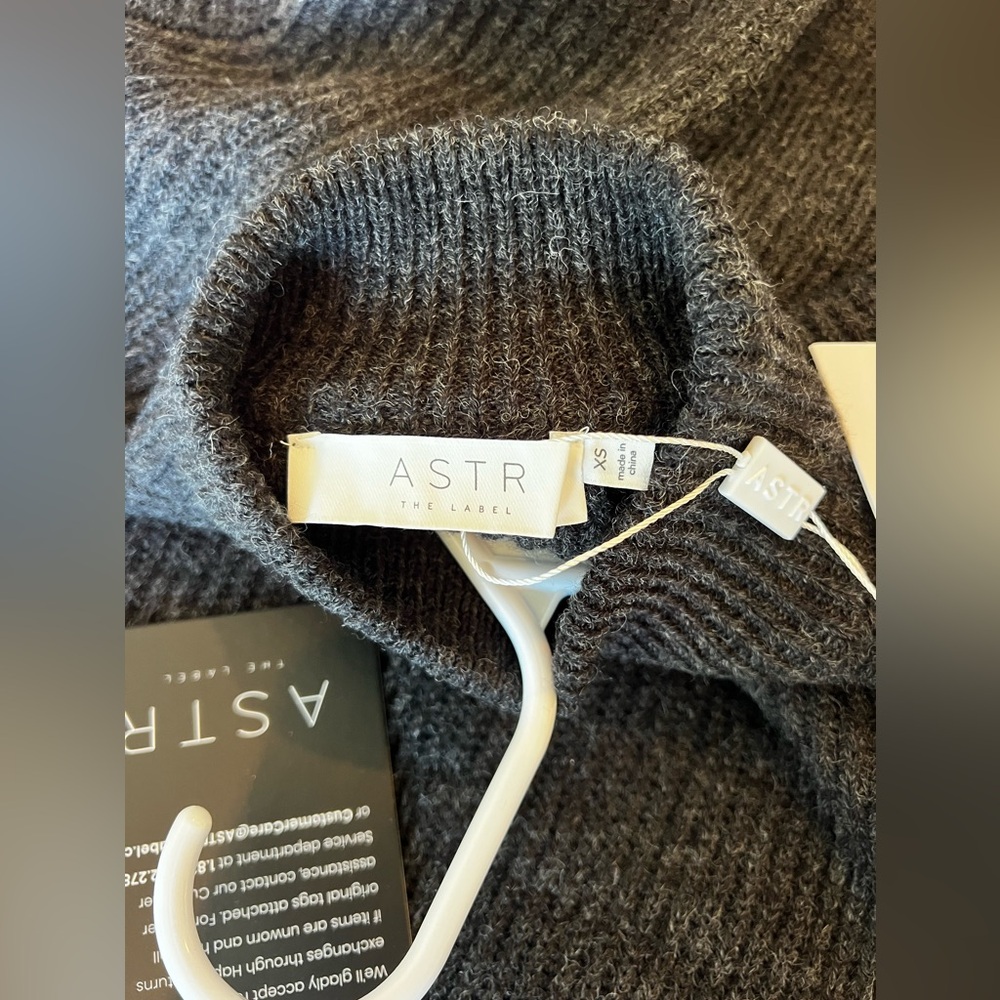 Astr the label midi sweater dress
Size XS - Picture 3 of 3